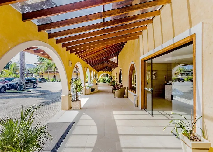 Beach Hotel Cambury